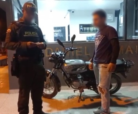 Motocicleta recuperada y entregada a su propietario