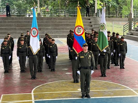Mujeres y hombres que prestarán el servicio militar como auxiliares de policía en el Valle