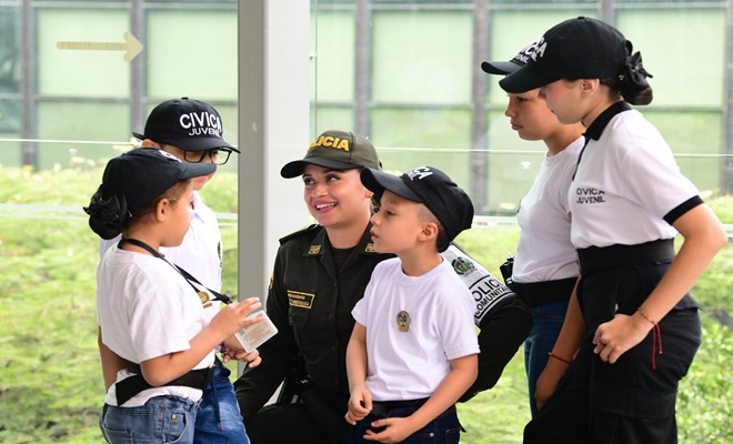 niños de la pcj y policía comunitaria