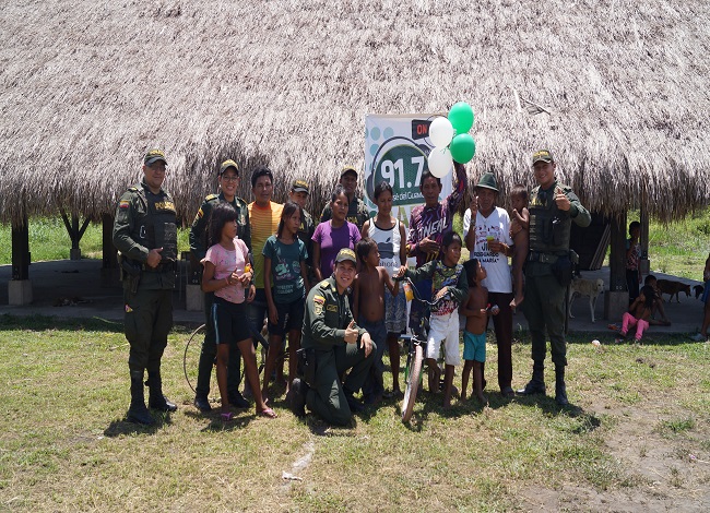Obsequiamos bicicleta a un niño de la comunidad indígena Nukak