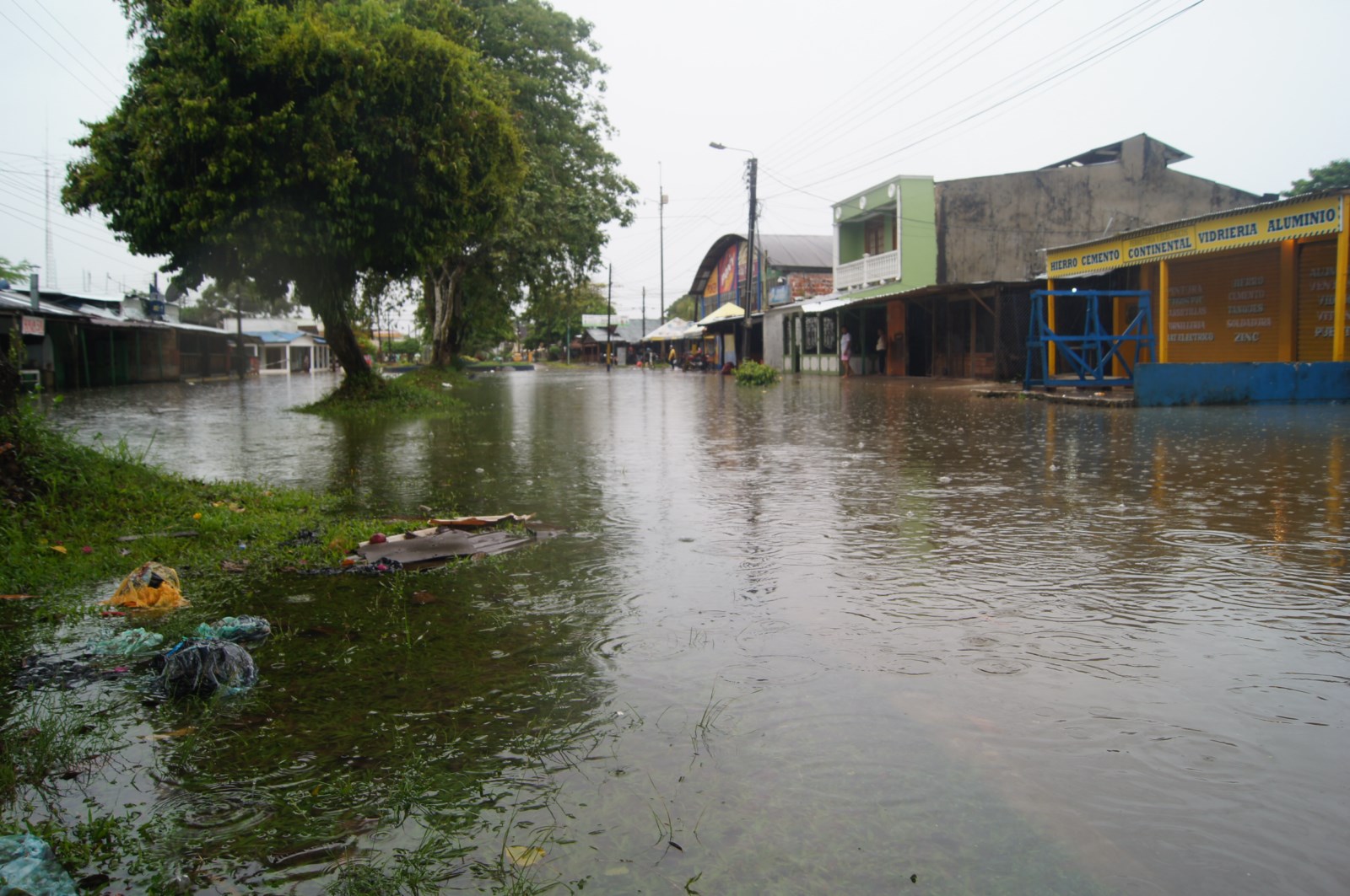 Policía Nacional orienta en el amazonas ante eventualidades por ola invernal  