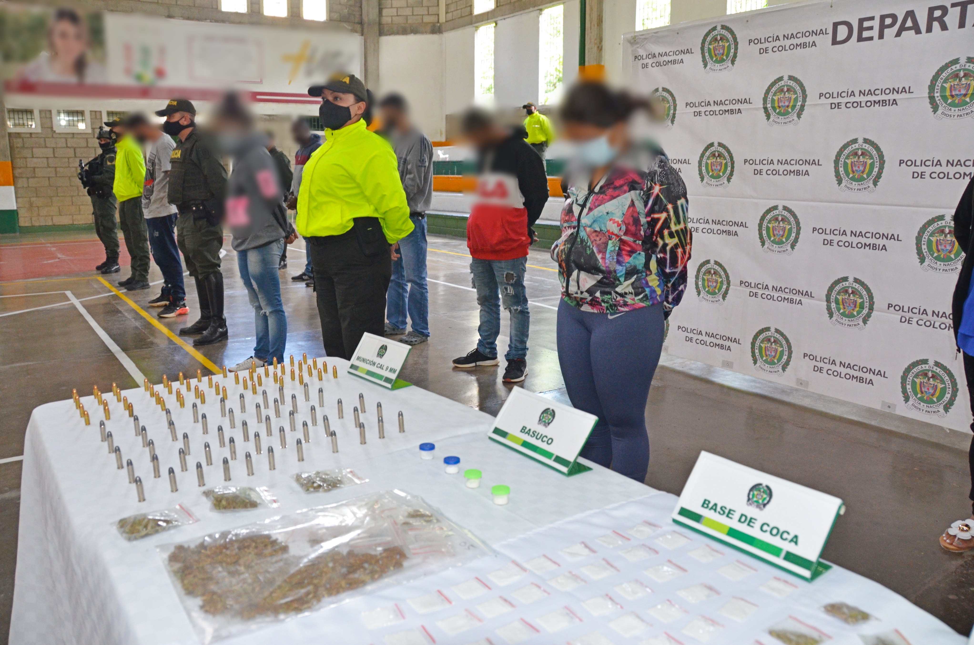 capturando a 24 de sus integrantes 