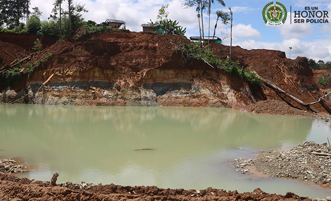 En el operativo se destruyeron seis excavadoras, que generaban ganancias por más de 9.800 millones de pesos anuales 