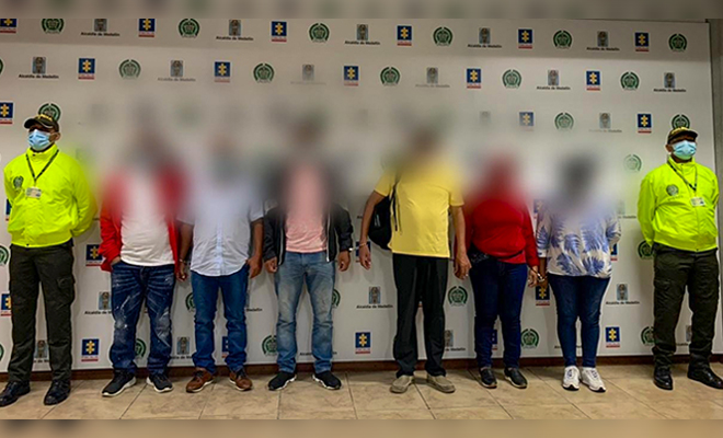 Capturados funcionarios y exfuncionarios públicos por presunta corrupción en contratos.