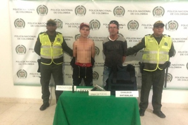 Padre-e-hijo-capturados-portando-arma-de-fuego