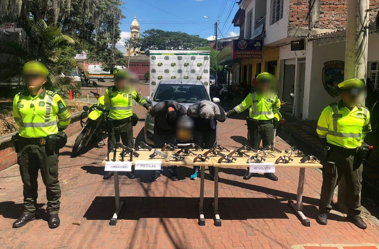 Valle-del-cauca-policía-carreteras-incauta-21-armas-de-fuego