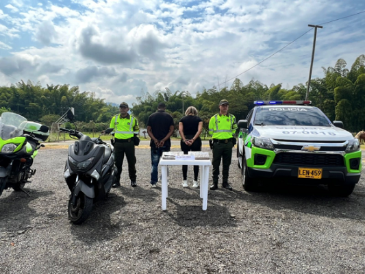 Una mujer intentaba camuflar base de coca en su cuerpo