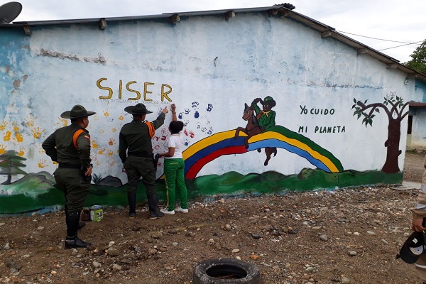 En-un-ángel-caído-del-cielo-se-ha-convertido-el-teniente-Mahecha-para-la-comunidad-del-Atrato-Chocó
