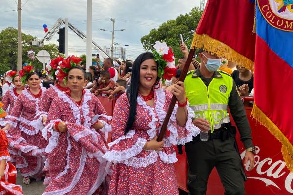 Valledupar recibe a los adultos en desfile de Piloneros  