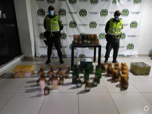 Pólvora incautada-policías custodiando