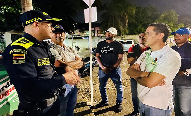 Uniformado de la Policía reunido con autoridades político administrativas