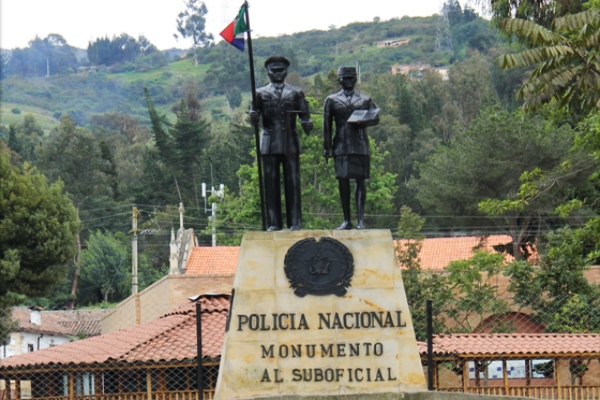 71 años de formar policías integrales al servicio de los colombianos