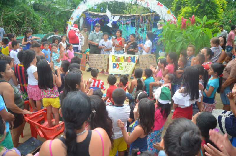 policia-colombia-caqueta-concurso-pesebres-ecologicos
