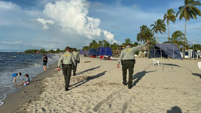 Policía patrullado las playas en Sucre