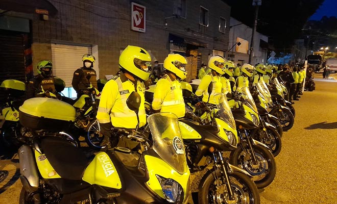policía de transito y trasporte