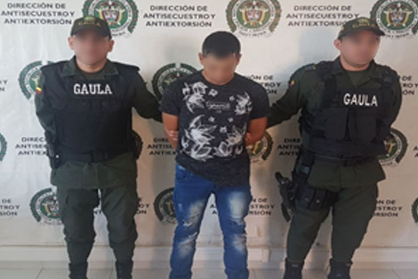 Este sujeto se hacía pasar como comandante “alex” del clan del golfo 