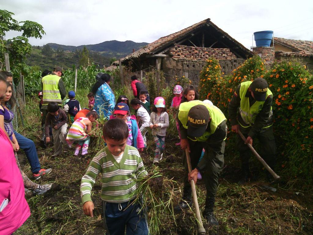 Policía trabaja por el campo en Boyacá