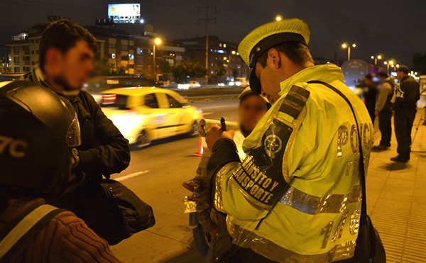 policia-transito-bogota-controles