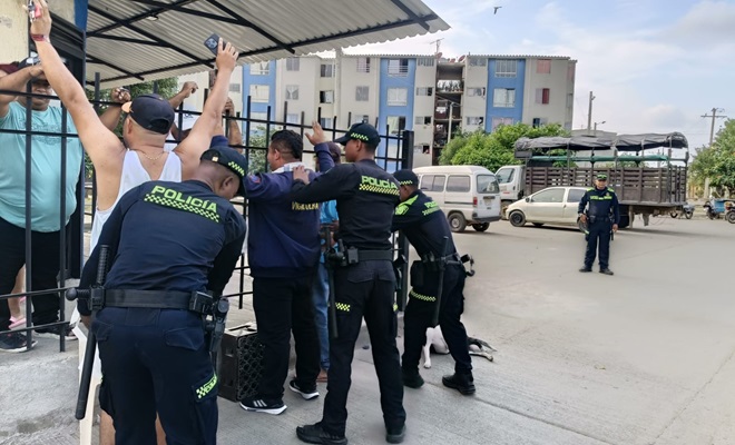 actividades de registro y control en barrios de montería por parte de la policía 