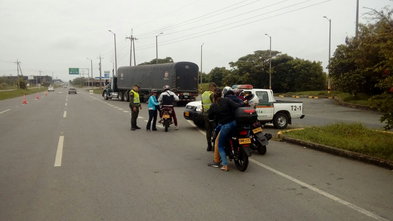 Policia_de_carreteras_en_el_eje_vial_Villa_Rica