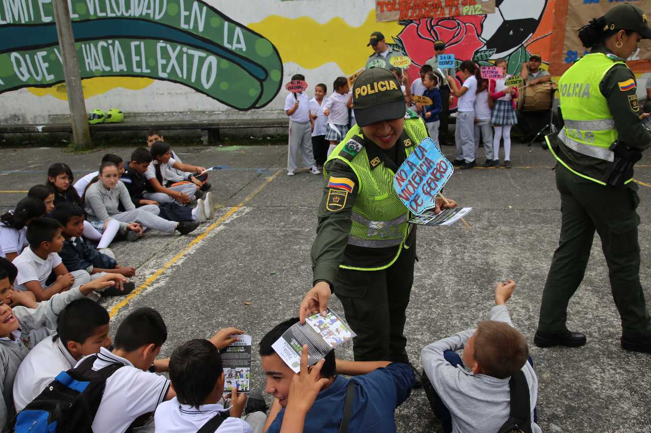 Policía Metropolitana de Manizales “entornos educativos en convivencia y en paz”