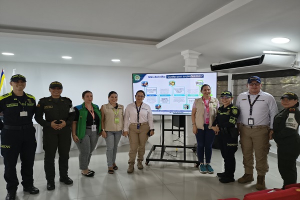 Cuatro Policías y cinco funcionarios del ICBF y la alcaldía en capacitación
