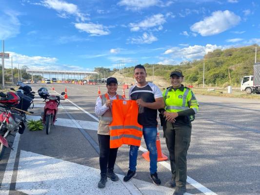 Policía Nacional realiza campañas de seguridad vial en el Peaje Neiva