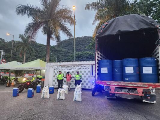 Policía Nacional realizó incautación de insumos químicos para el procesamiento de narcóticos 