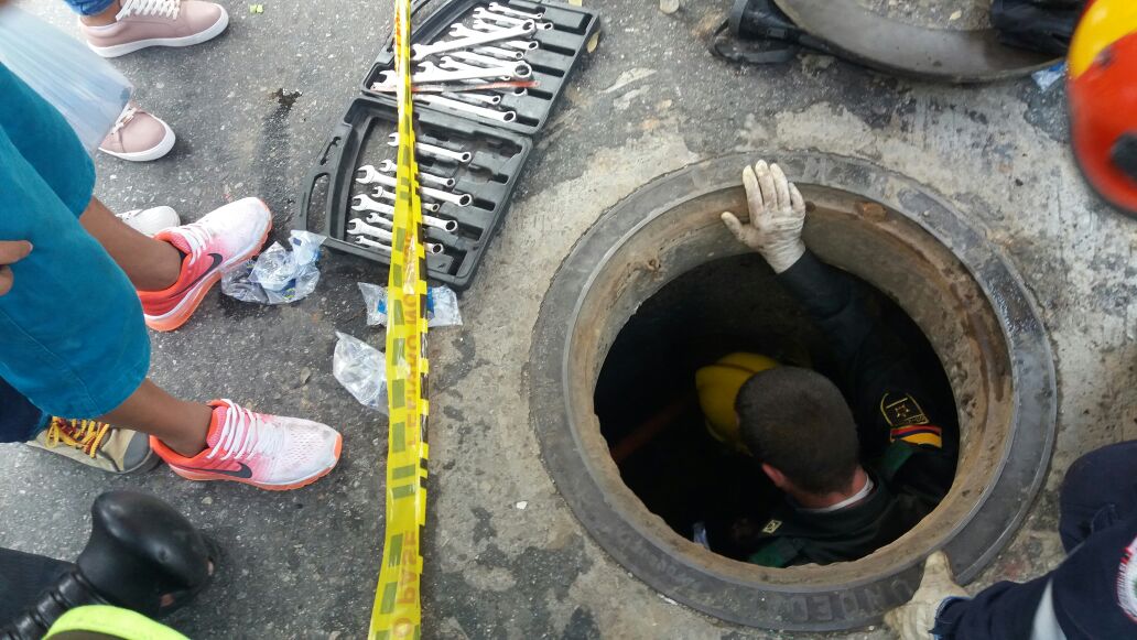 policia_rescato_canica_y_cachorros_