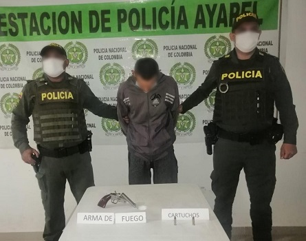 Se logró capturar al sujeto con un revólver calibre 38mm y munición para la misma