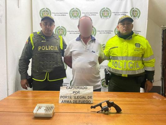 Policias custodian a capturado 