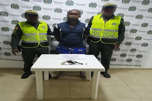 Por-el-delito-de-porte-ilegal-de-armas-de-fuego-y-municiones-efectuamos-una-captura-y-una-aprehensión.  