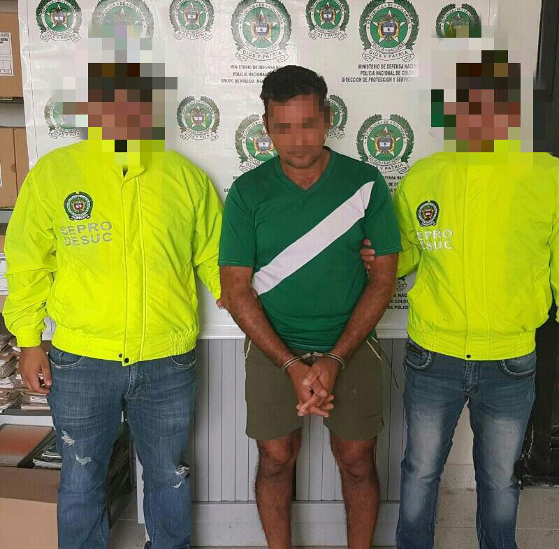 Es acusado por que al parecer estaría  abusando sexualmente de una menor de 14 años.