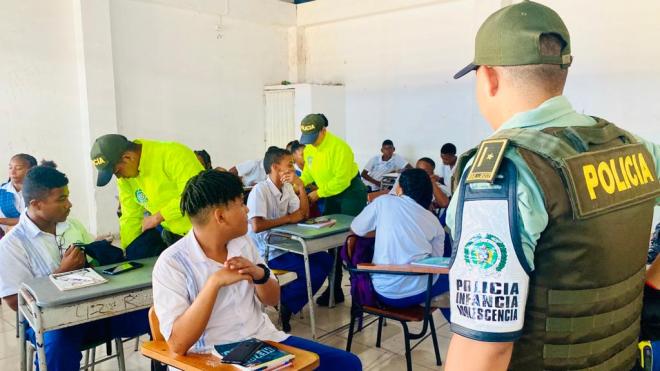 Acompañan a estudiantes