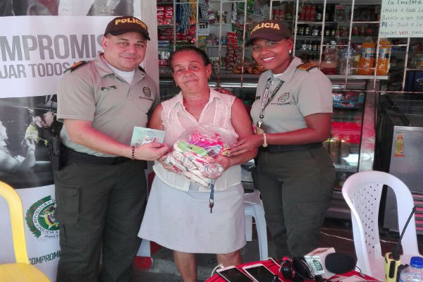 Radio-policía-en-mi-barrio.