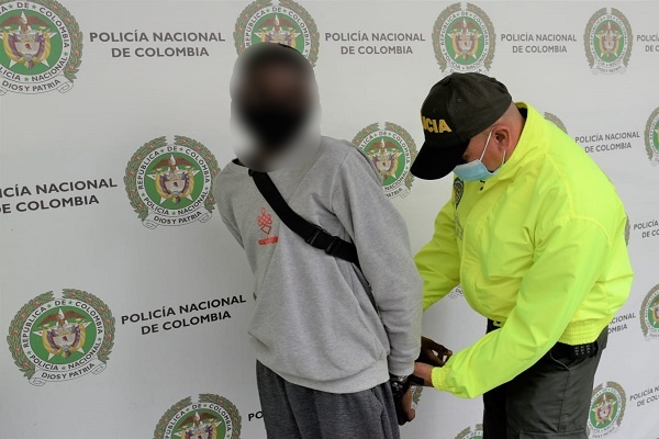 Por el delito de acceso carnal violento con menor de catorce años fue capturada una persona de 19 años de edad.