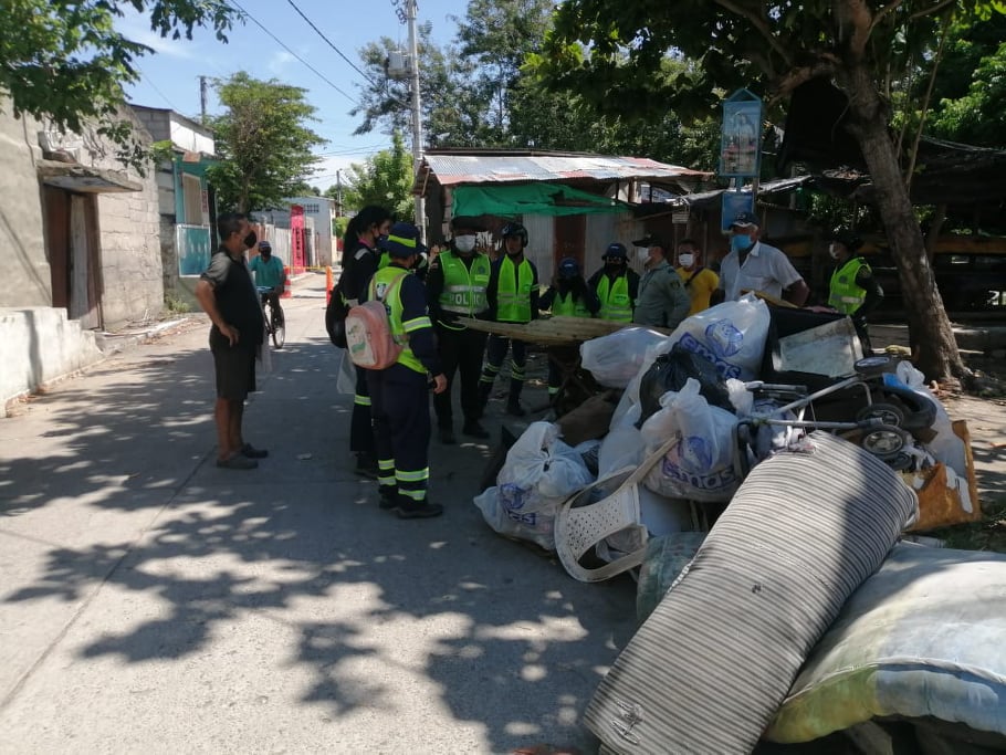 Con ayuda de la ciudadanía y la empresa EMAS limpiamos la Rivera del Rio Magdalena