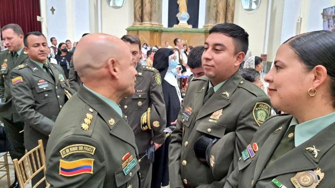 Policías que recuperaron las joyas del lienzo de la virgen de Chiquinquirá