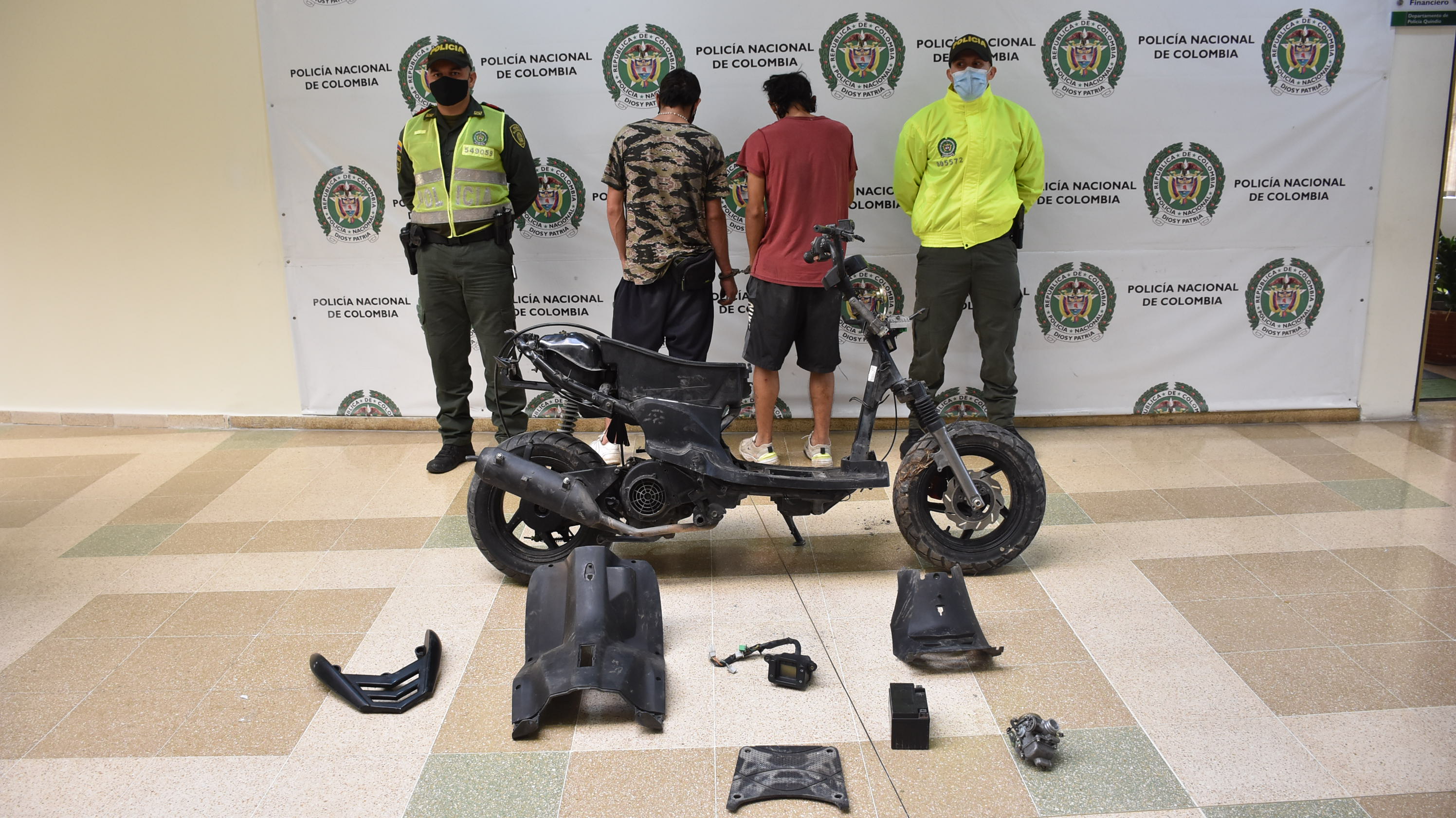 Recuperamos dos motocicletas en Armenia con dos capturados