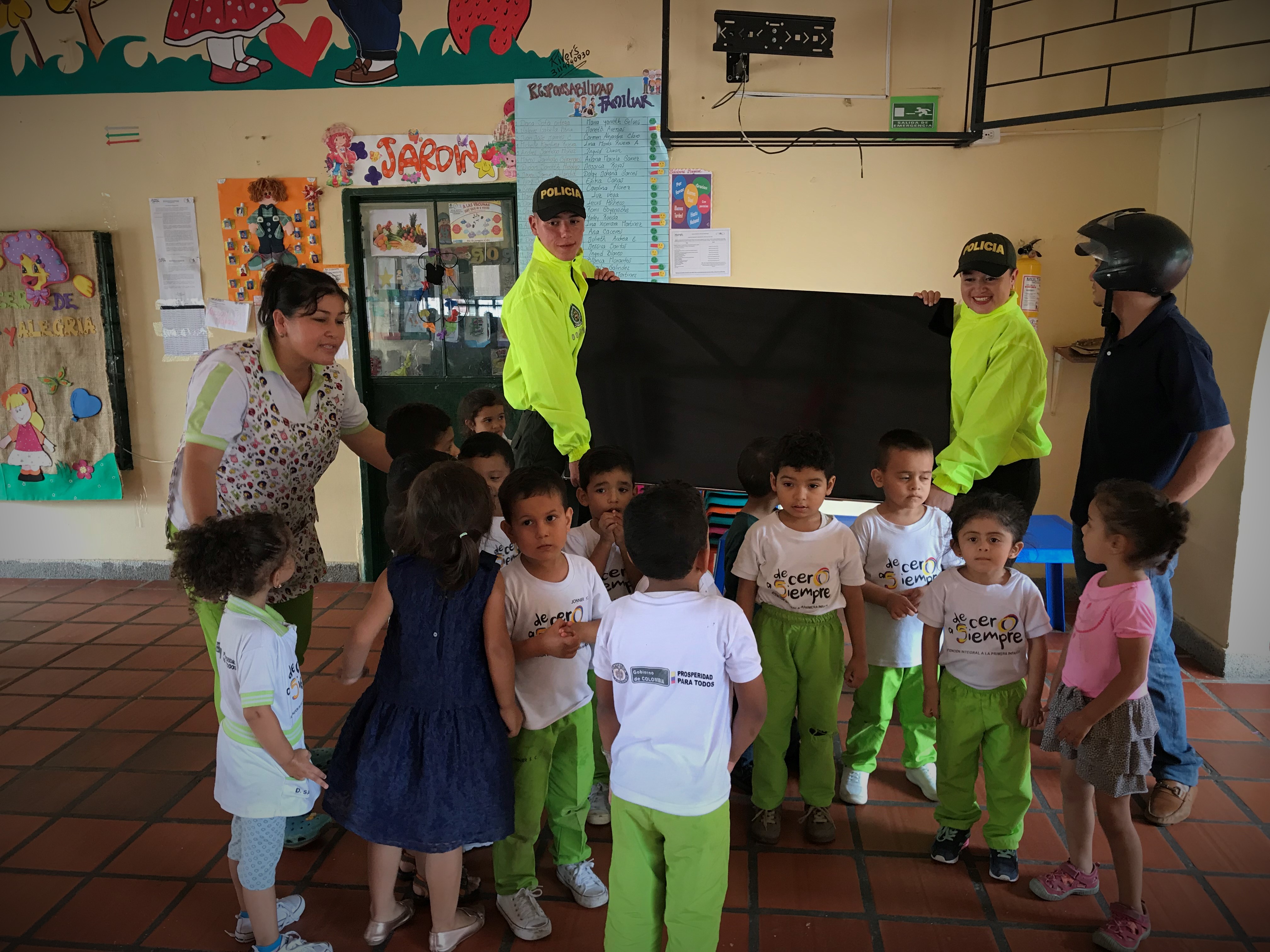 recuperamos la felicidad en hogar infantil