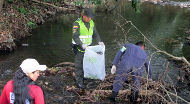 ‘Juntos Por El Ambiente’-Le madrugamos-a la conmemoración del Día Mundial del Agua-Policia Meta