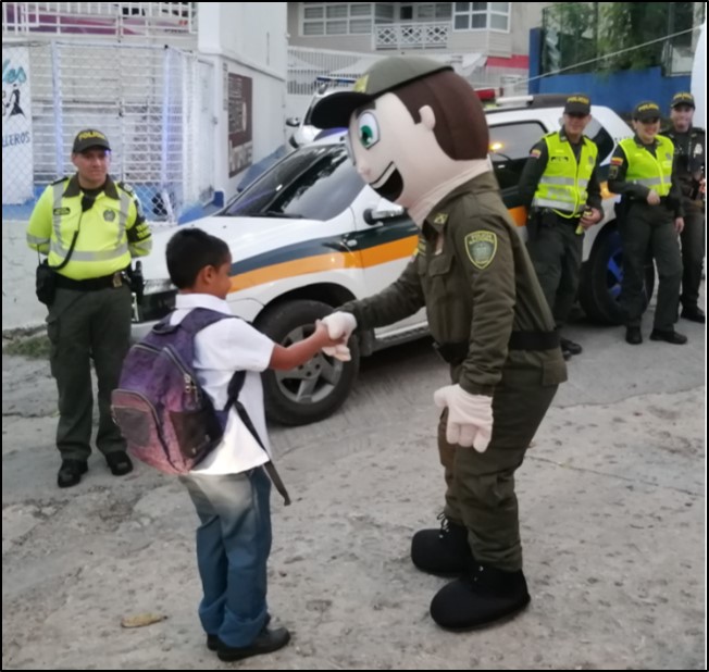 Acompañamos a los estudiantes del Instituto Bolivariano a su primer dia de clases