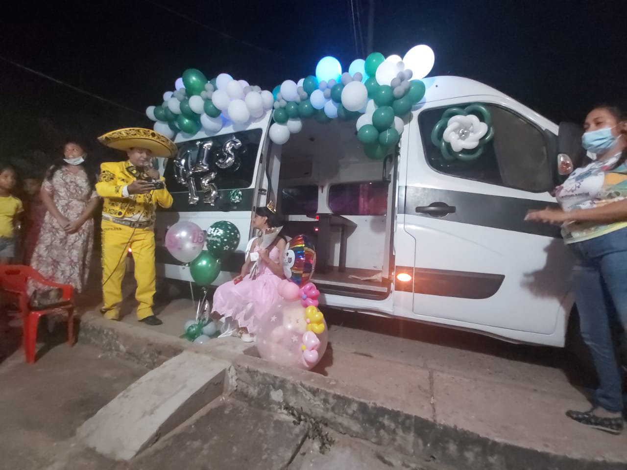 “Reina de colores”, la linda quinceañera de Magangué 