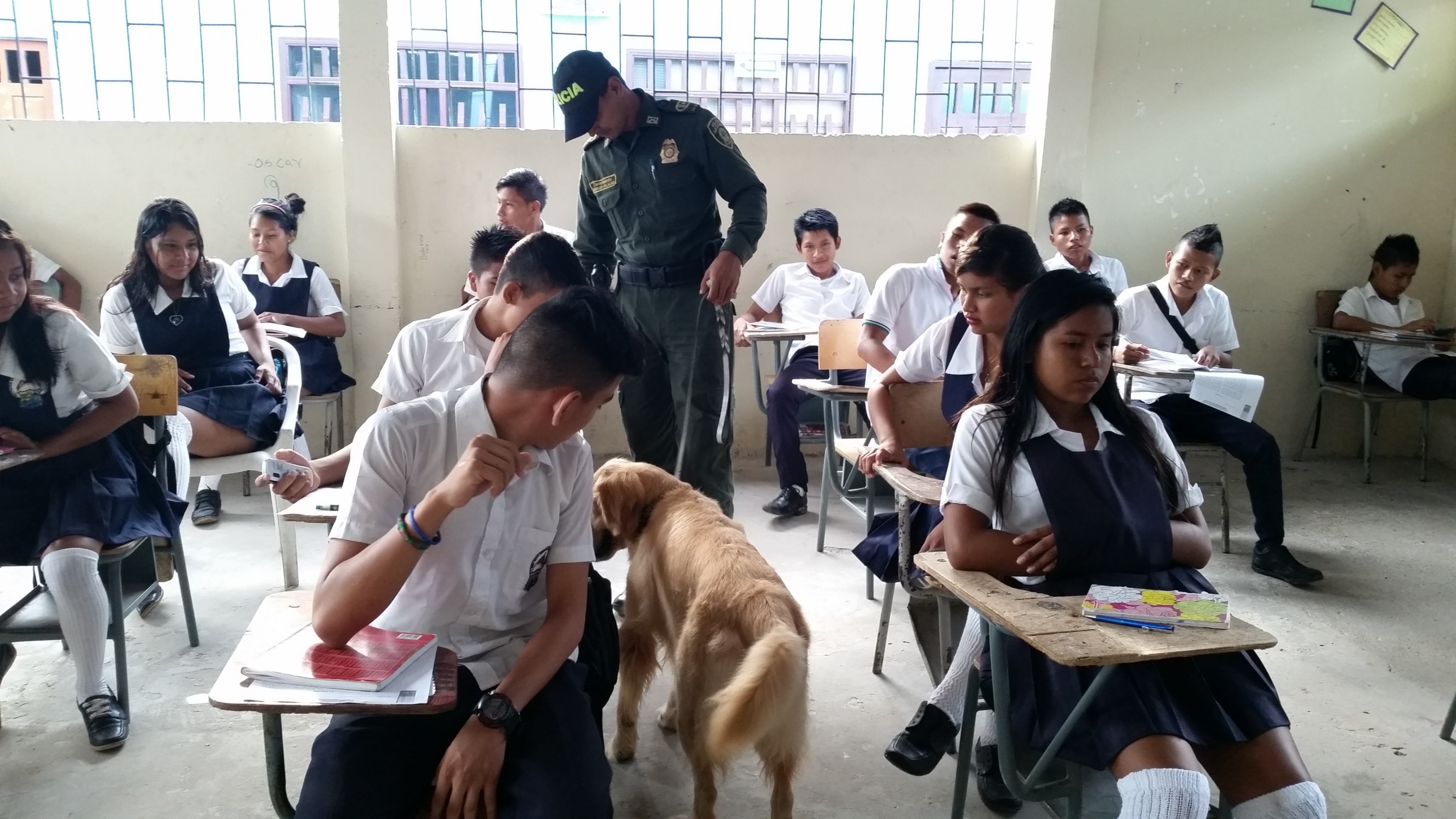  Algunos estupefacientes y armas blancas fueron hallados en poder de los estudiantes   