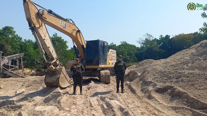 Retroexcavadora incautada