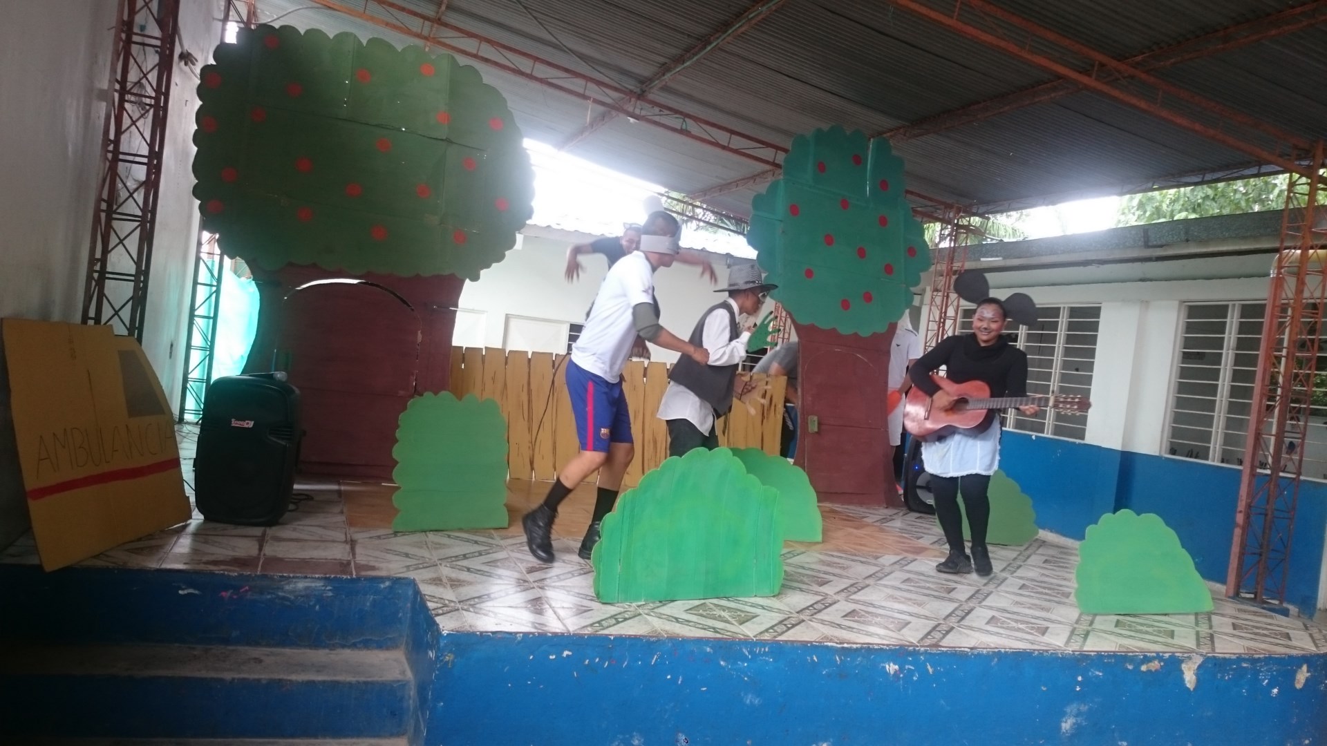 rin renacuajo y la Policía 