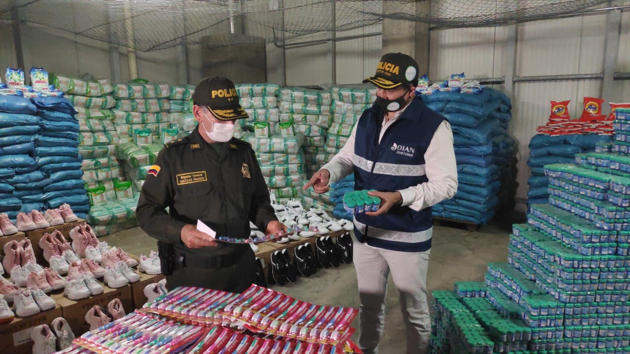 Rueda de prensa caso mercancías contrabando Cartagena