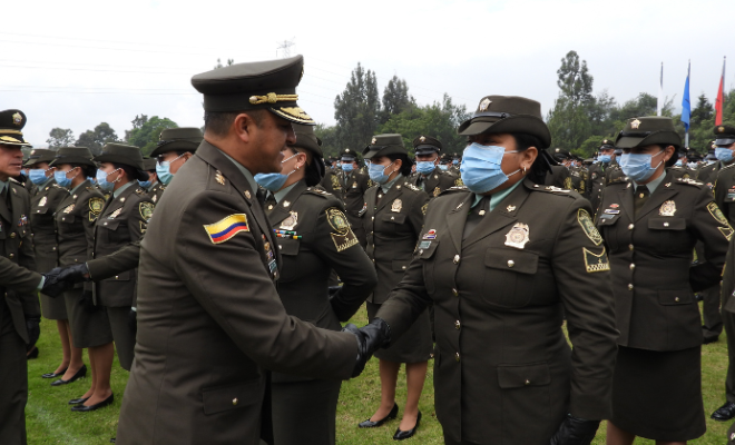 Saludo brigadier general Giovany Fuentes a patrullera