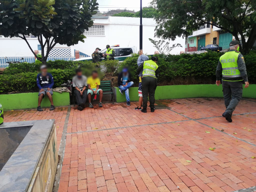 cinco personas por infringir el aislamiento preventivo obligatorio