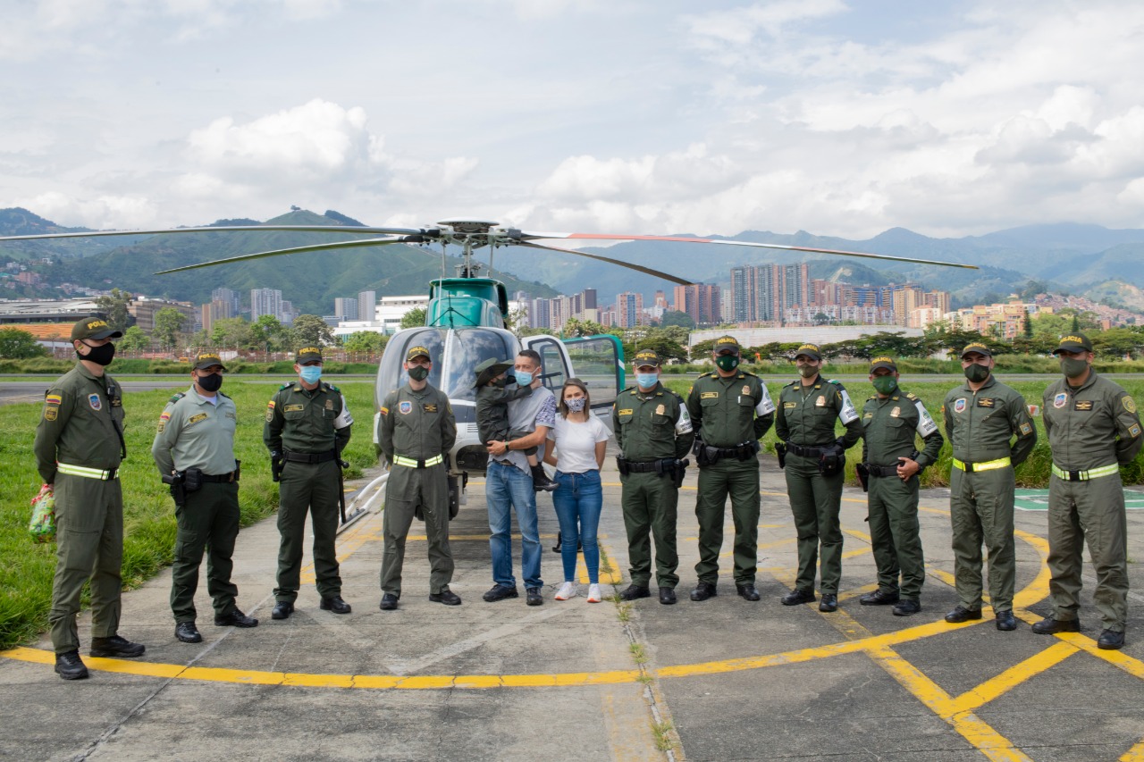 Se cumplió el sueño a una niña de ser Policía